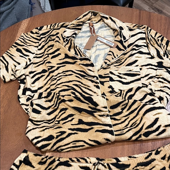 skims cheetah Print Pajama Set - Picture 3 of 6
